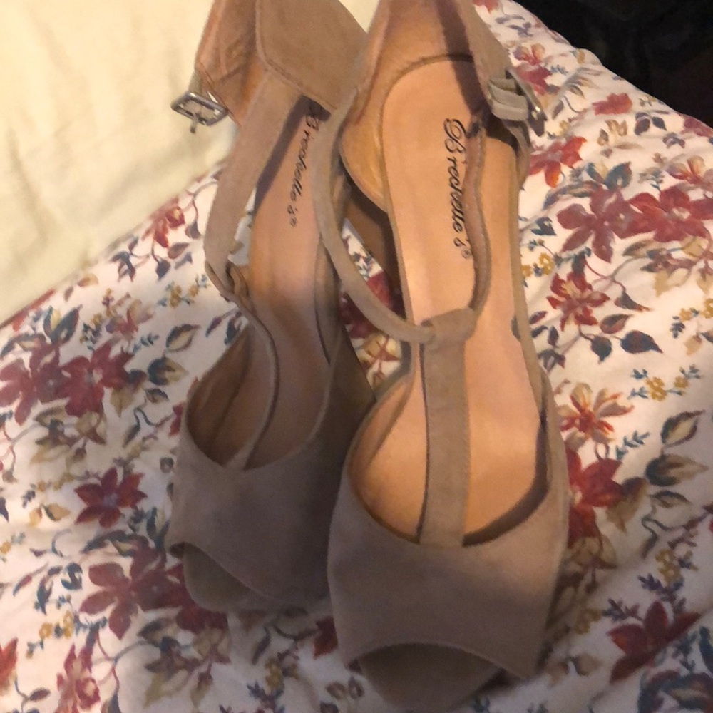 Beige platforms